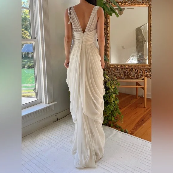 Vera Wang Chiffon Wedding Gown Size 12 - Picture 2 of 16